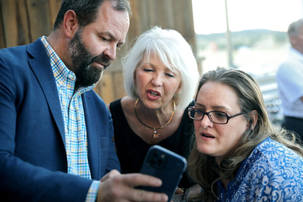 Colorado governor commutes prison sentence for election denier Tina Peters   – CyberScoop